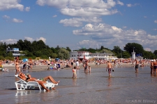 PÄRNU – liegt am Ufer des Rigaischen Meerbusen, die Strände in Pärnu locken zahlreiche Touristen an, die sich nach dem Sonnenbad und Baden in der See sehnen.